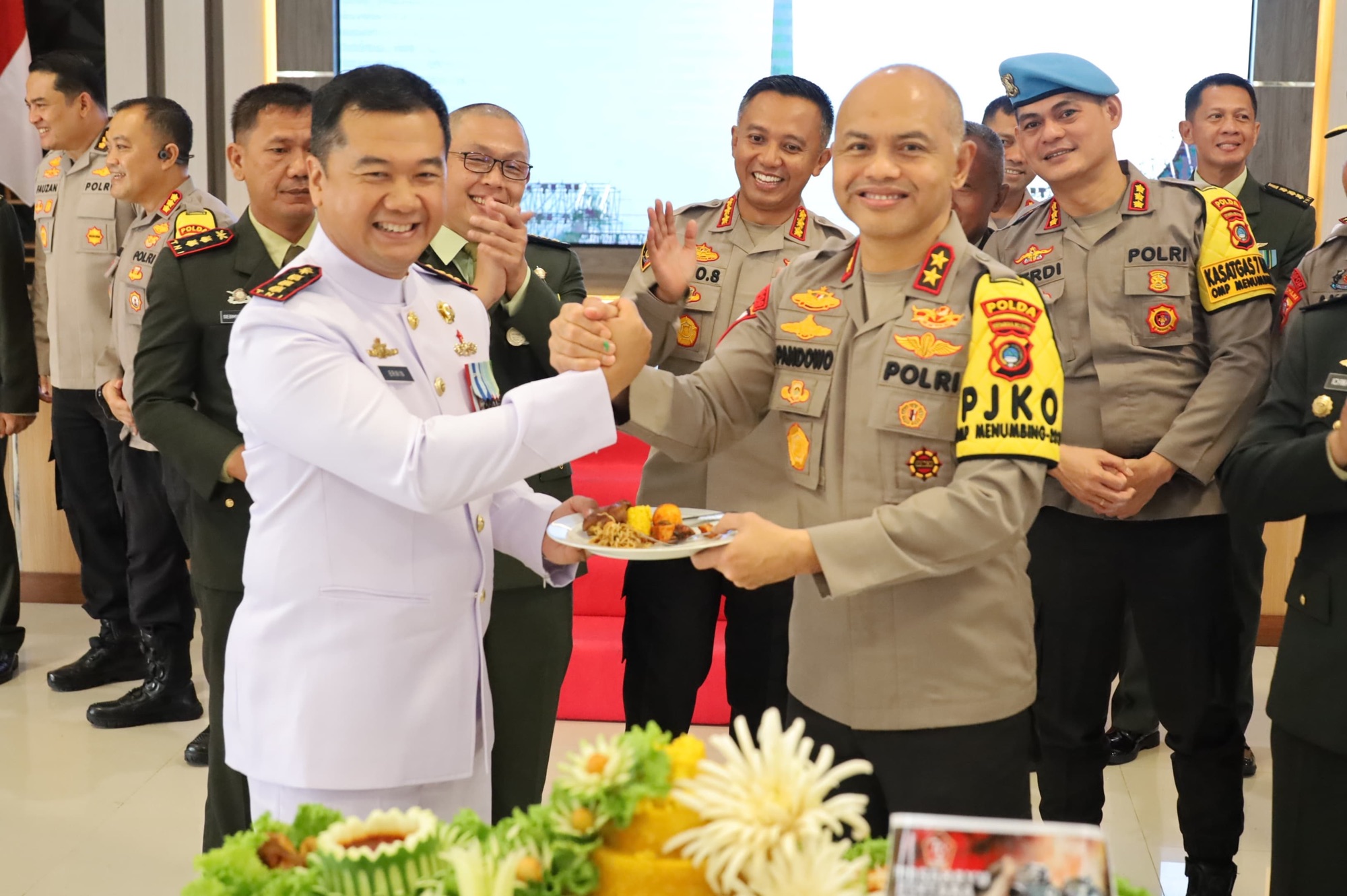  Di Hari Ulang Tahun TNI Ke-79, Kapolda Babel Berikan Suprise Ke Korem 045/Gaya