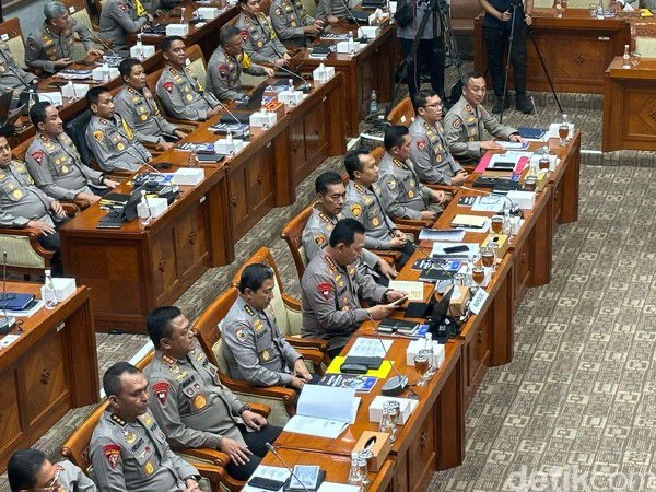  Raker di Komisi III DPR, Kapolri Ajak PJU Polri hingga 34 Kapolda