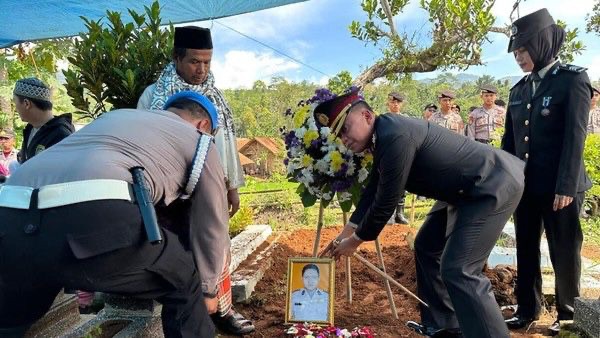 Kapolri Naikkan Pangkat Bripka Andithya yang Gugur Saat Selamatkan Warga