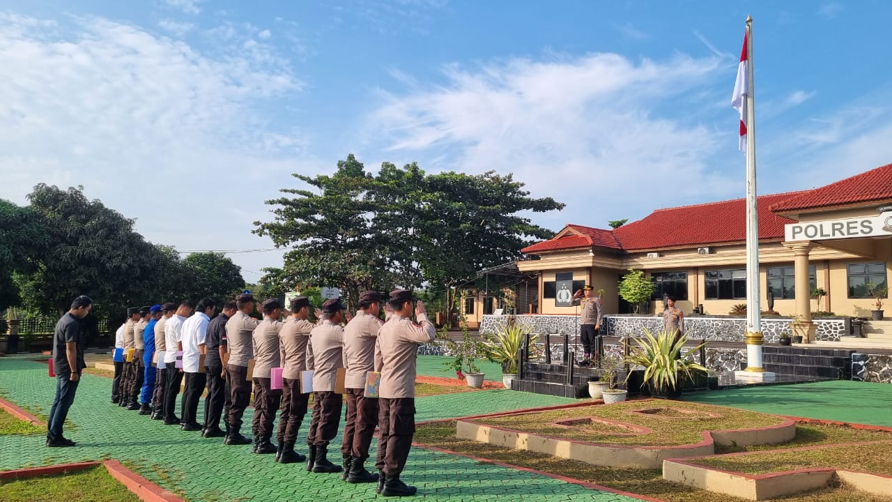 Apel Pagi, Wakapolres Basel Ingatkan Anggota Untuk Bersyukur dan Laksanakan Tugas Dengan Baik