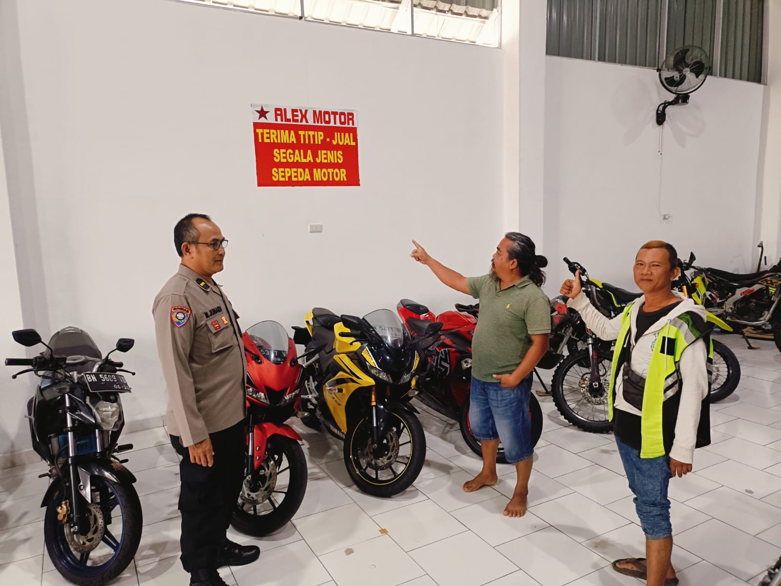 Sat Binmas Polres Basel Sambangi Tukang Ojek, Sosialisasikan Call Center 110