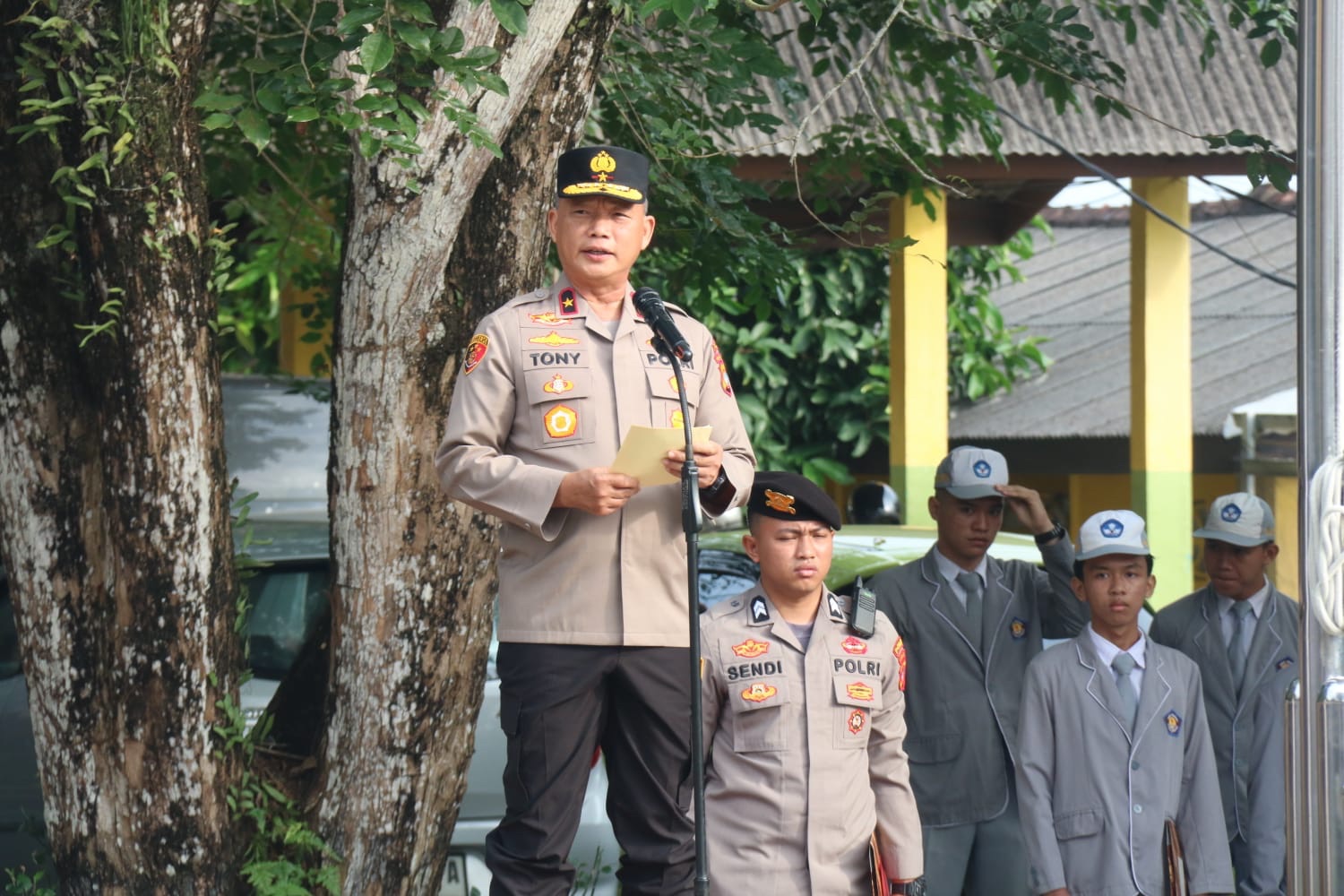 Wakapolda Babel Jadi Pembina Upacara Di SMAN 1 Pangkalpinang, Ajak Guru Dan Siswa Tolak Dan Berantas Geng Motor