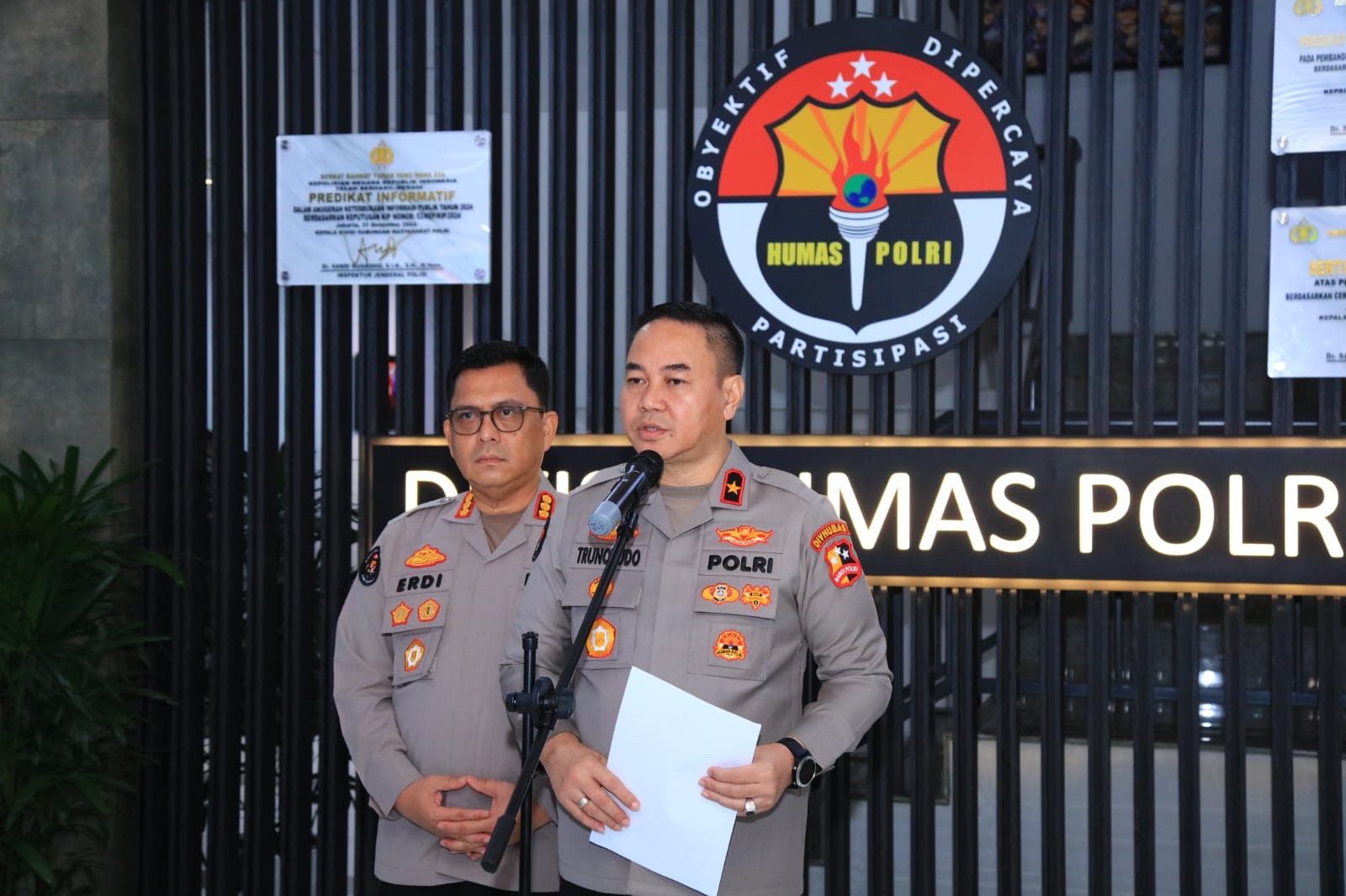  Kapolri Tetapkan Status Gugur dan Berikan KPLB Anumerta Terhadap 3 Personel Terbaiknya