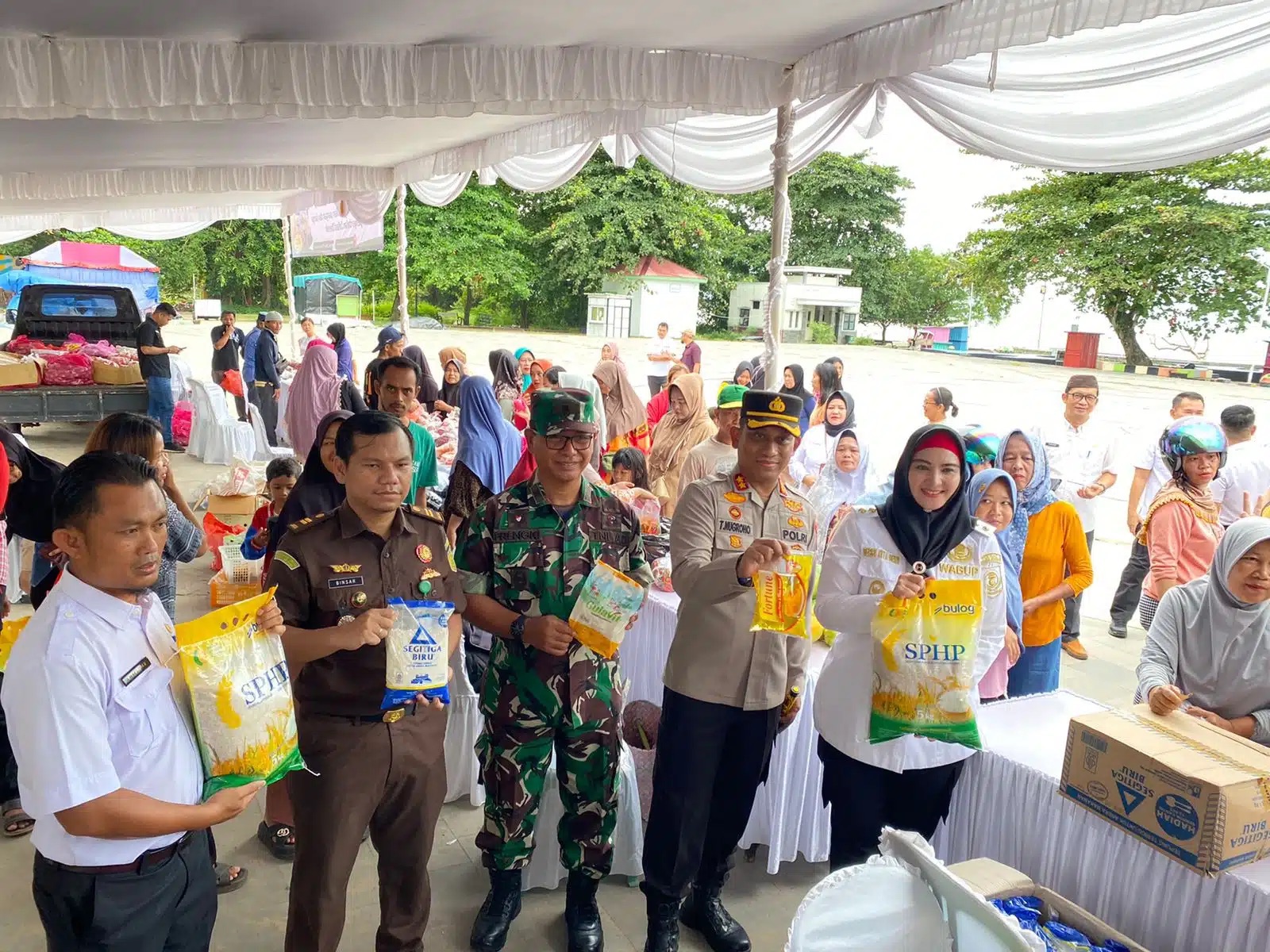 Kapolres Bangka Selatan Hadiri Operasi Pasar Murah di Toboali, Warga Antusias